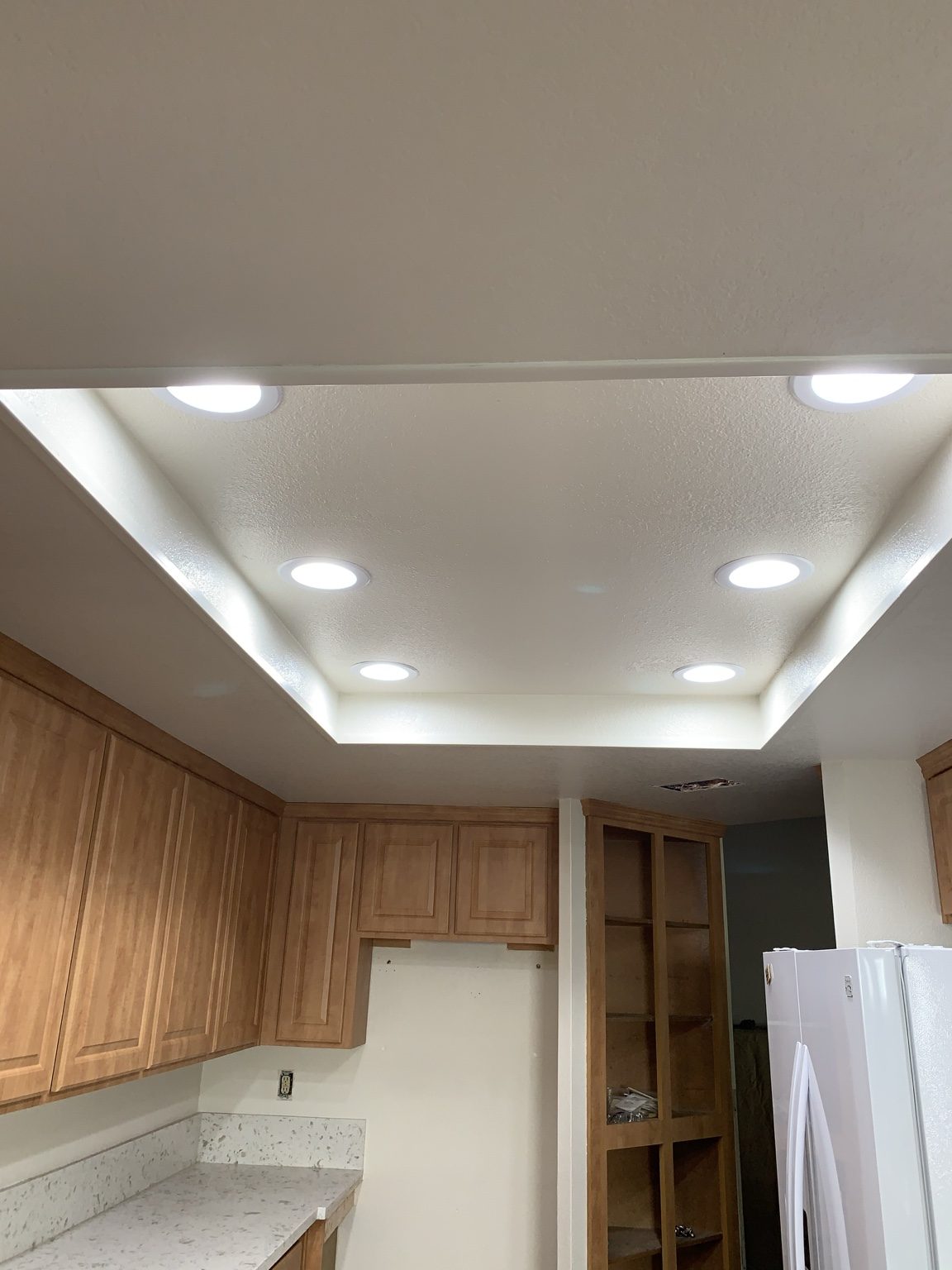 Tray ceiling & recessed lighting